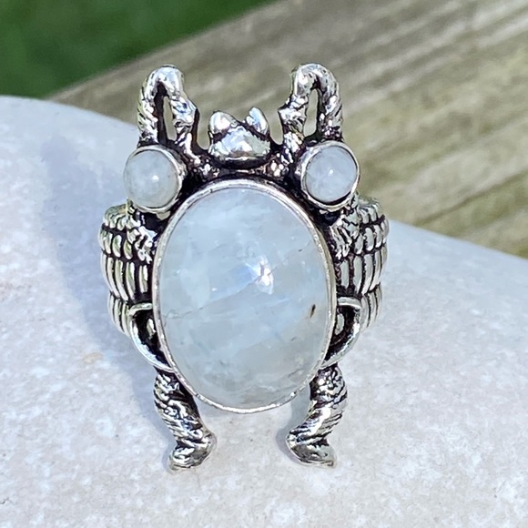 Bat ring .925 Sterling Silver set with 3 rainbow moonstones textured band sz 8.5 - Picture 7 of 16